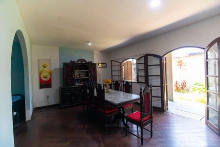 Sala de casa para alugar com 4 quartos, 176m² em Trindade, São Gonçalo