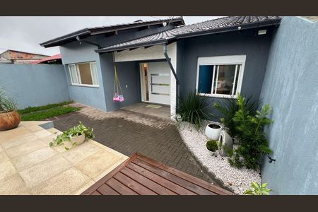 Casa à venda com 220m², 3 quartos e 4 vagasFachada