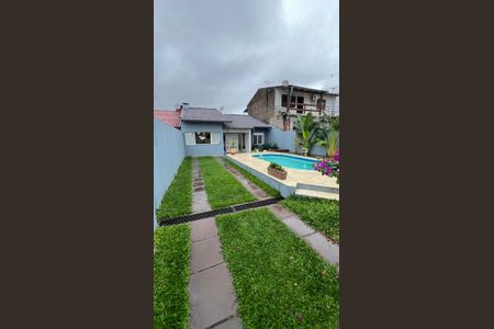 Casa à venda com 220m², 3 quartos e 4 vagasPiscina