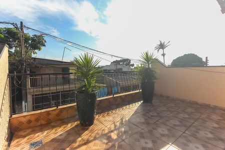 Casa para alugar com 150m², 2 quartos e 1 vaga Casa para alugar com 150m², 2 quartos e 1 vagaSacada do Quarto 1