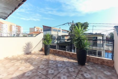 Casa para alugar com 150m², 2 quartos e 1 vaga Casa para alugar com 150m², 2 quartos e 1 vagaSacada do Quarto 1