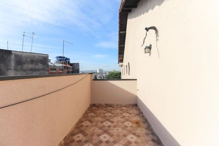 Casa para alugar com 150m², 2 quartos e 1 vaga Casa para alugar com 150m², 2 quartos e 1 vagaSacada do Quarto 1