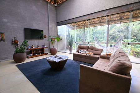 Casa de condomínio à venda com 230m², 3 quartos e 4 vagasSala