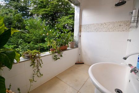 Casa de condomínio à venda com 230m², 3 quartos e 4 vagasBanheiro 2