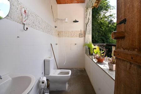 Casa de condomínio à venda com 230m², 3 quartos e 4 vagasBanheiro da Suíte