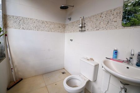 Casa de condomínio à venda com 230m², 3 quartos e 4 vagasBanheiro 2