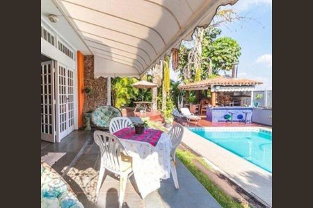 Casa à venda com 380m², 3 quartos e 4 vagas