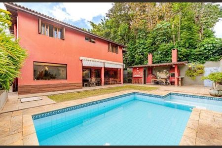 Casa à venda com 376m², 4 quartos e 4 vagas
