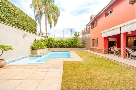 Casa à venda com 376m², 4 quartos e 4 vagas