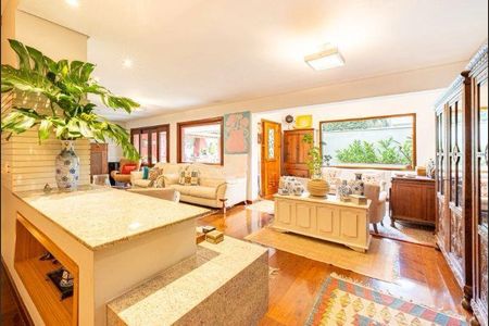 Casa à venda com 376m², 4 quartos e 4 vagas