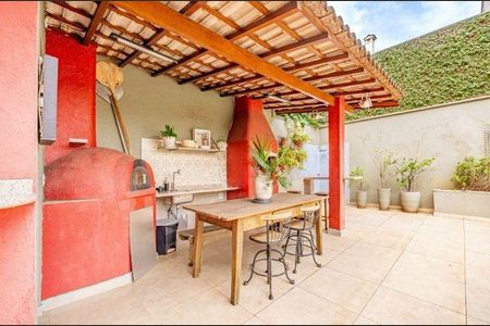 Casa à venda com 376m², 4 quartos e 4 vagas