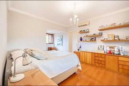 Casa à venda com 376m², 4 quartos e 4 vagas