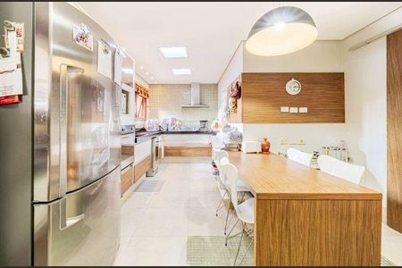 Casa à venda com 376m², 4 quartos e 4 vagas