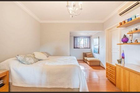 Casa à venda com 376m², 4 quartos e 4 vagas