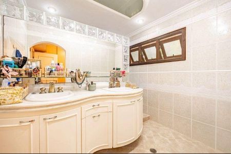Casa à venda com 376m², 4 quartos e 4 vagas