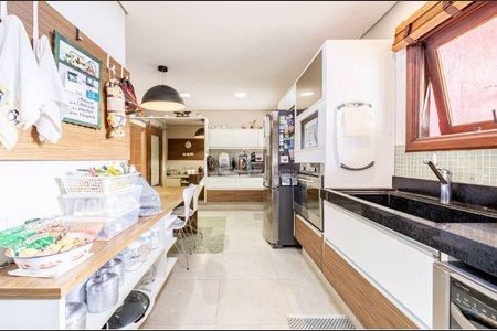 Casa à venda com 376m², 4 quartos e 4 vagas