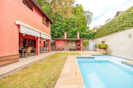 Casa à venda com 376m², 4 quartos e 4 vagas