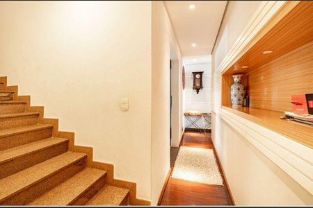 Casa à venda com 376m², 4 quartos e 4 vagas