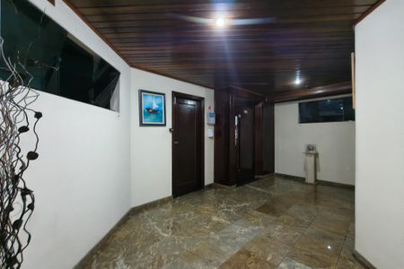 Apartamento para alugar com 77m², 2 quartos e 1 vagaHall social
