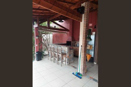 Casa à venda com 4 quartos, 300m² em Vila Mangalot, São Paulo