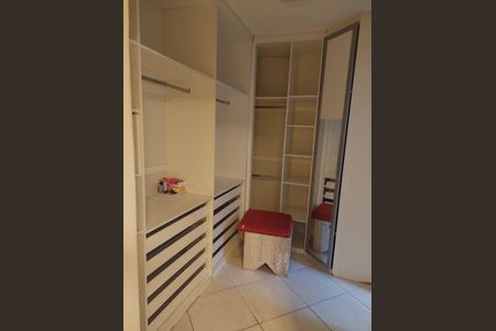 Casa à venda com 4 quartos, 300m² em Vila Mangalot, São Paulo