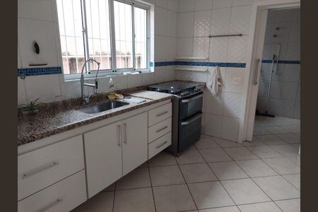 Casa à venda com 4 quartos, 300m² em Vila Mangalot, São Paulo