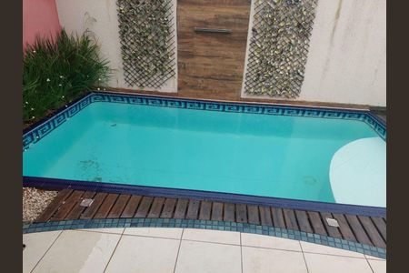 Casa à venda com 4 quartos, 300m² em Vila Mangalot, São Paulo
