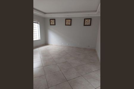 Casa à venda com 4 quartos, 300m² em Vila Mangalot, São Paulo