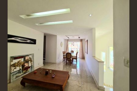 Casa à venda com 4 quartos, 380m² em Pendotiba, Niterói