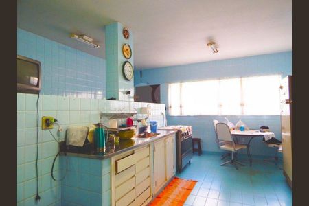 Casa à venda com 3 quartos, 180m² em Vila Alexandria, São Paulo