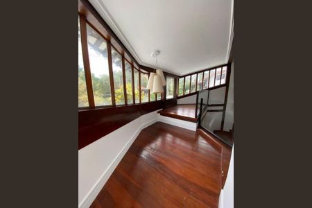 Casa à venda com 4 quartos, 500m² em Piratininga, Niterói