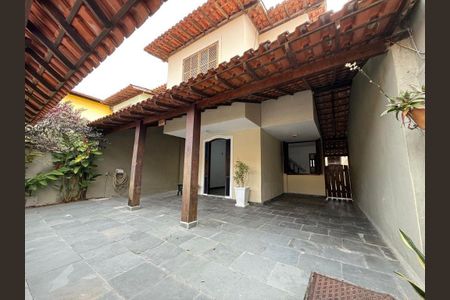 Casa à venda com 134m², 3 quartos e 2 vagas