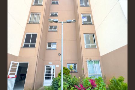Apartamento para alugar com 49m², 2 quartos e 1 vagaPlaca instalada na fachada do prédio 