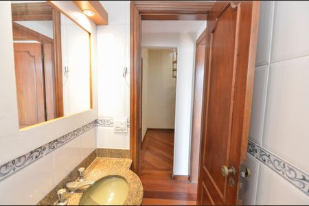 Apartamento à venda com 170m², 3 quartos e 2 vagasBanheiro 1