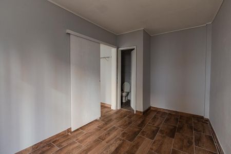 Banheiro de apartamento para alugar com 1 quarto, 38m² em Vila Nova, Porto Alegre