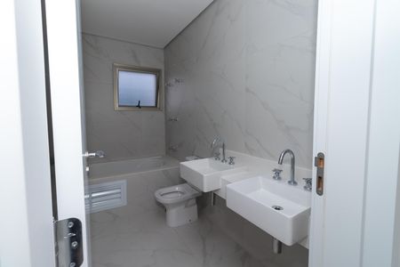 Apartamento à venda com 162m², 4 quartos e 2 vagasBanheiro da Suíte 1