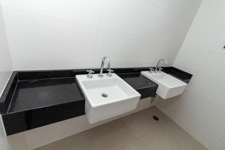 Apartamento à venda com 251m², 3 quartos e 2 vagasBanheiro da Suíte 2