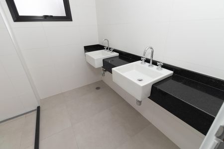 Apartamento à venda com 151m², 3 quartos e 2 vagasBanheiro da Suíte 1