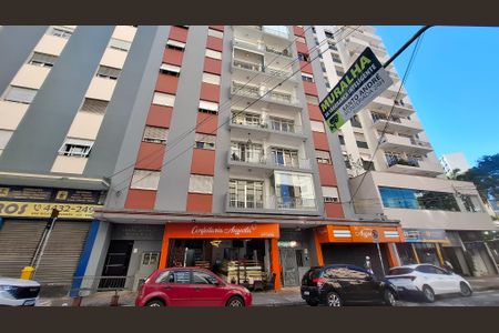 Apartamento à venda com 140m², 3 quartos e 1 vaga Apartamento à venda com 140m², 3 quartos e 1 vagaFachada