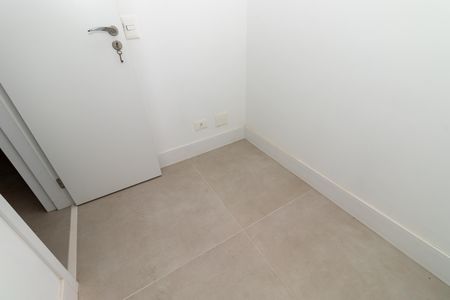Apartamento à venda com 222m², 4 quartos e 3 vagas Apartamento à venda com 222m², 4 quartos e 3 vagasQuarto de Serviço