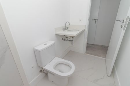 Apartamento à venda com 222m², 4 quartos e 3 vagas Apartamento à venda com 222m², 4 quartos e 3 vagasBanheiro da Suíte 1