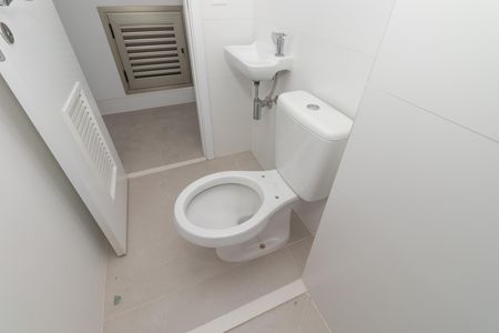Apartamento à venda com 222m², 4 quartos e 3 vagas Apartamento à venda com 222m², 4 quartos e 3 vagasBanheiro de Serviço