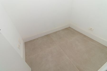 Apartamento à venda com 222m², 4 quartos e 3 vagas Apartamento à venda com 222m², 4 quartos e 3 vagasQuarto de Serviço