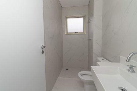 Apartamento à venda com 222m², 4 quartos e 3 vagas Apartamento à venda com 222m², 4 quartos e 3 vagasBanheiro 2 da Suíte 4