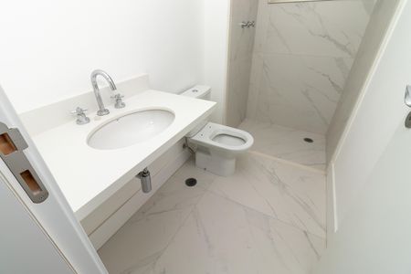 Apartamento à venda com 222m², 4 quartos e 3 vagas Apartamento à venda com 222m², 4 quartos e 3 vagasBanheiro da Suíte 3