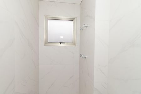 Apartamento à venda com 222m², 4 quartos e 3 vagas Apartamento à venda com 222m², 4 quartos e 3 vagasBanheiro 2 da Suíte 4