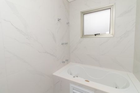 Apartamento à venda com 222m², 4 quartos e 3 vagas Apartamento à venda com 222m², 4 quartos e 3 vagasBanheiro 1 da Suíte 4
