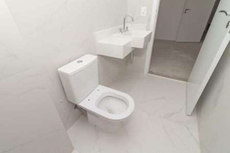 Apartamento à venda com 222m², 4 quartos e 3 vagas Apartamento à venda com 222m², 4 quartos e 3 vagasBanheiro 2 da Suíte 4