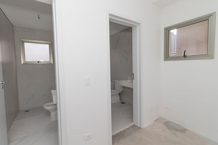 Apartamento à venda com 222m², 4 quartos e 3 vagas Apartamento à venda com 222m², 4 quartos e 3 vagasBanheiros da Suíte 4