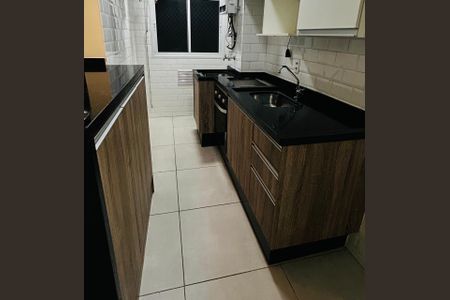 Cozinha de apartamento para alugar com 2 quartos, 42m² em Jardim Adelfiore, São Paulo